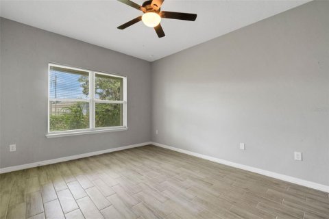 House in Poinciana, Florida 4 bedrooms, 154.87 sq.m. № 1885948 - photo 22