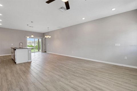 House in Poinciana, Florida 4 bedrooms, 154.87 sq.m. № 1885948 - photo 5