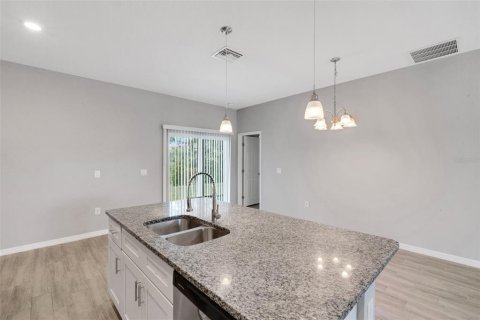 House in Poinciana, Florida 4 bedrooms, 154.87 sq.m. № 1885948 - photo 9