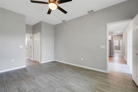 House in Poinciana, Florida 4 bedrooms, 154.87 sq.m. № 1885948 - photo 14