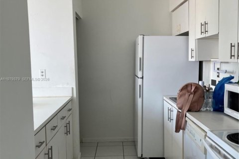 Copropriété à louer à Hialeah, Floride: 2 chambres, 77.11 m2 № 2043980 - photo 12