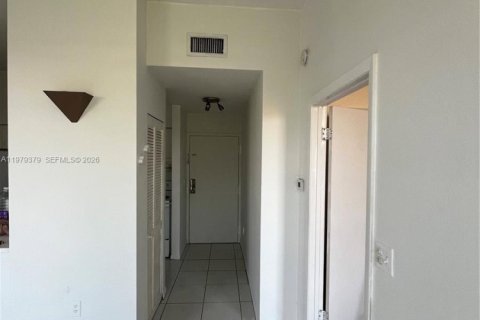 Copropriété à louer à Hialeah, Floride: 2 chambres, 77.11 m2 № 2043980 - photo 8