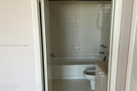 Copropriété à louer à Hialeah, Floride: 2 chambres, 77.11 m2 № 2043980 - photo 6