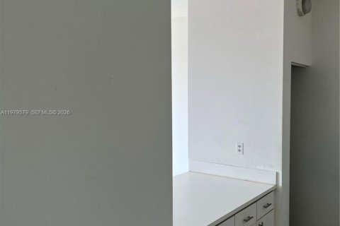 Copropriété à louer à Hialeah, Floride: 2 chambres, 77.11 m2 № 2043980 - photo 11