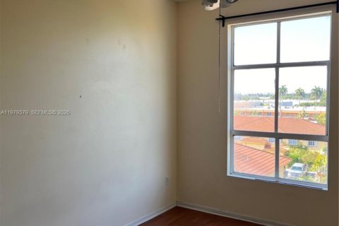 Copropriété à louer à Hialeah, Floride: 2 chambres, 77.11 m2 № 2043980 - photo 18