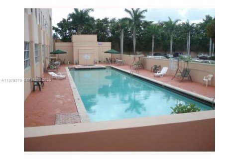 Copropriété à louer à Hialeah, Floride: 2 chambres, 77.11 m2 № 2043980 - photo 3