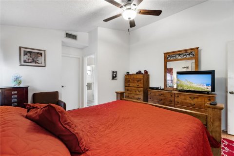House in New Port Richey, Florida 3 bedrooms, 135.08 sq.m. № 1915461 - photo 24