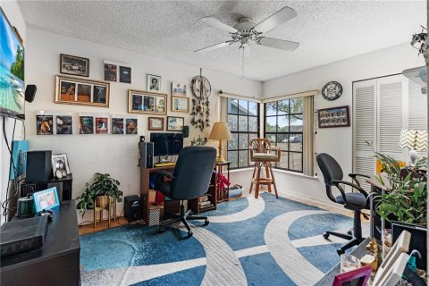 House in New Port Richey, Florida 3 bedrooms, 135.08 sq.m. № 1915461 - photo 16