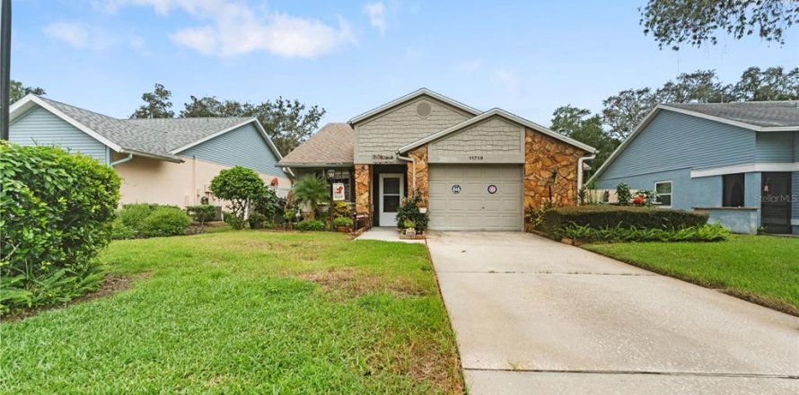 House in New Port Richey, Florida 3 bedrooms, 135.08 sq.m. № 1915461