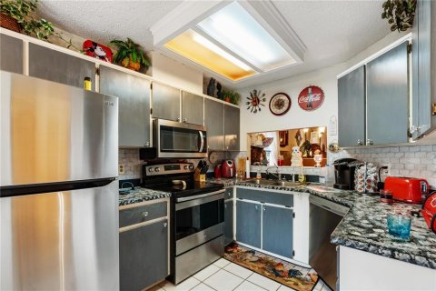 House in New Port Richey, Florida 3 bedrooms, 135.08 sq.m. № 1915461 - photo 13
