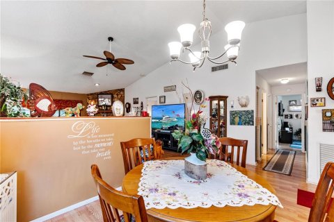 House in New Port Richey, Florida 3 bedrooms, 135.08 sq.m. № 1915461 - photo 10