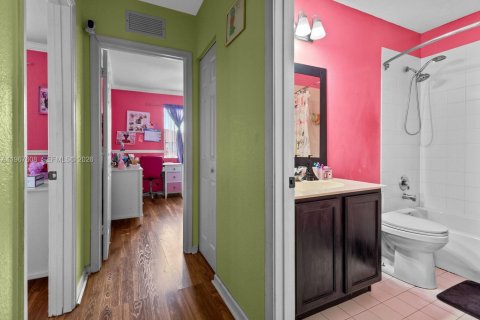 Купить таунхаус в Уэст-Палм-Бич, Флорида 3 спальни, 151.15м2, № 2029706 - фото 19