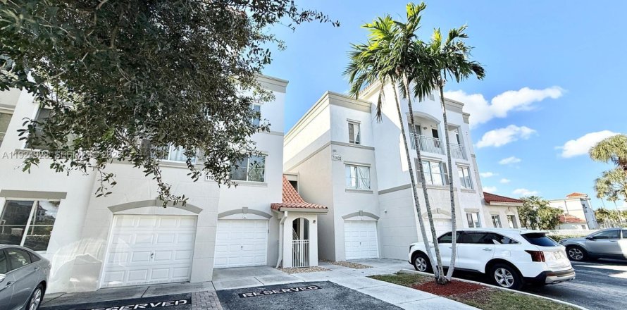 Condo in Palm Beach Gardens, Florida, 1 bedroom № 1983111