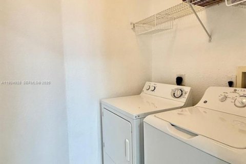 Condo in Palm Beach Gardens, Florida, 1 bedroom № 1983111 - photo 11