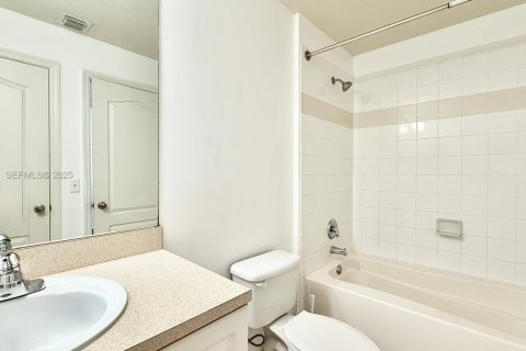 Condo in Palm Beach Gardens, Florida, 1 bedroom № 1983111 - photo 24