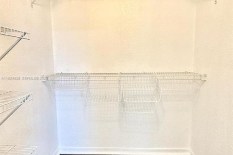 Condo in Palm Beach Gardens, Florida, 1 bedroom № 1983111 - photo 22