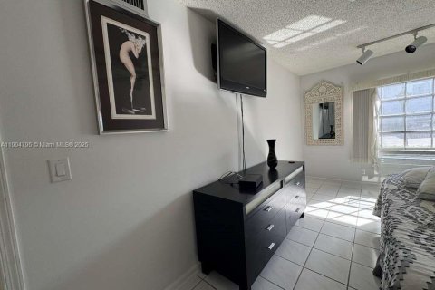 Condominio en alquiler en Fort Lauderdale, Florida, 2 dormitorios, 111.48 m2 № 1956519 - foto 3
