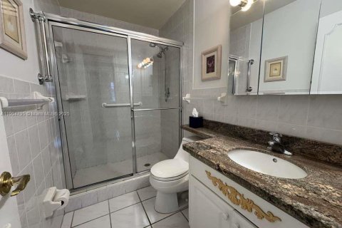 Condominio en alquiler en Fort Lauderdale, Florida, 2 dormitorios, 111.48 m2 № 1956519 - foto 13