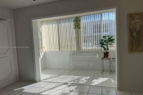 Condominio en alquiler en Fort Lauderdale, Florida, 2 dormitorios, 111.48 m2 № 1956519 - foto 8