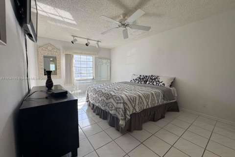 Condominio en alquiler en Fort Lauderdale, Florida, 2 dormitorios, 111.48 m2 № 1956519 - foto 12