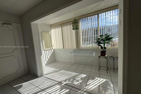 Condominio en alquiler en Fort Lauderdale, Florida, 2 dormitorios, 111.48 m2 № 1956519 - foto 17