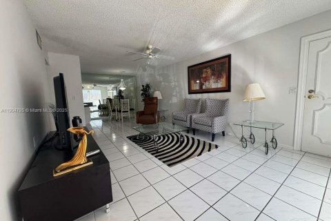 Condominio en alquiler en Fort Lauderdale, Florida, 2 dormitorios, 111.48 m2 № 1956519 - foto 4