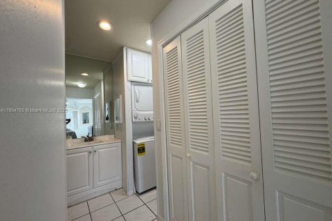Condominio en alquiler en Fort Lauderdale, Florida, 2 dormitorios, 111.48 m2 № 1956519 - foto 18