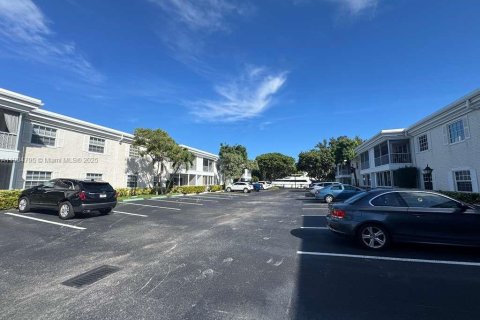 Condominio en alquiler en Fort Lauderdale, Florida, 2 dormitorios, 111.48 m2 № 1956519 - foto 16