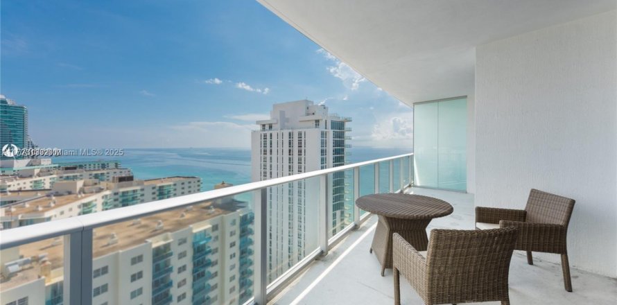 Condominio en Hollywood, Florida, 2 dormitorios № 1473830