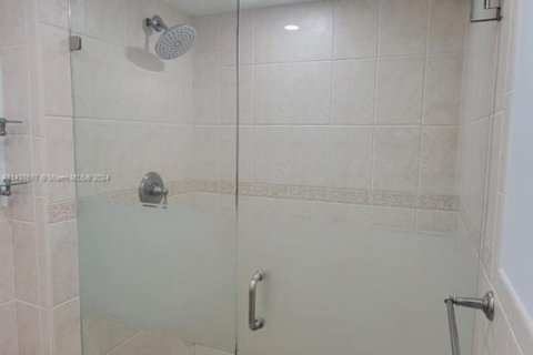 Condo in Aventura, Florida, 2 bedrooms  № 1270269 - photo 13