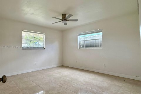 Снять в аренду виллу или дом в Холливуд, Флорида 3 спальни, 118.45м2, № 2066882 - фото 17