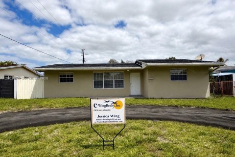 Дом в Холливуд, Флорида 3 спальни, 118.45м2 № 2066882