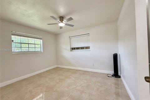 Снять в аренду виллу или дом в Холливуд, Флорида 3 спальни, 118.45м2, № 2066882 - фото 10