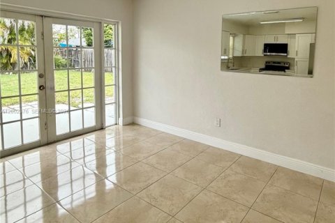 Снять в аренду виллу или дом в Холливуд, Флорида 3 спальни, 118.45м2, № 2066882 - фото 5