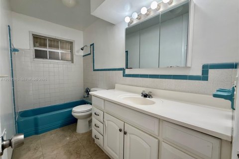 Снять в аренду виллу или дом в Холливуд, Флорида 3 спальни, 118.45м2, № 2066882 - фото 16