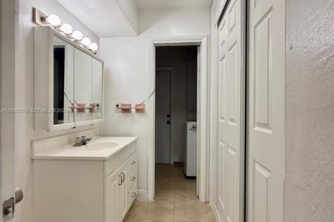 Снять в аренду виллу или дом в Холливуд, Флорида 3 спальни, 118.45м2, № 2066882 - фото 12