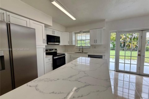 Снять в аренду виллу или дом в Холливуд, Флорида 3 спальни, 118.45м2, № 2066882 - фото 7
