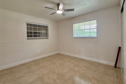 Снять в аренду виллу или дом в Холливуд, Флорида 3 спальни, 118.45м2, № 2066882 - фото 14