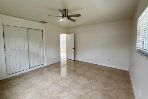 Снять в аренду виллу или дом в Холливуд, Флорида 3 спальни, 118.45м2, № 2066882 - фото 15