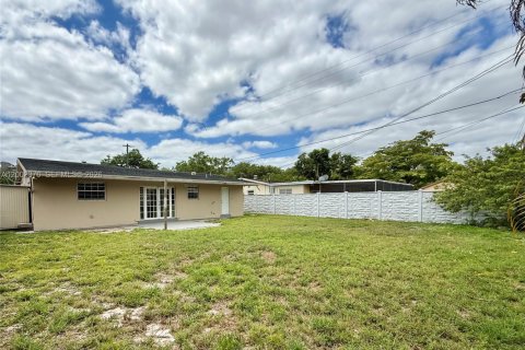 Снять в аренду виллу или дом в Холливуд, Флорида 3 спальни, 118.45м2, № 2066882 - фото 19