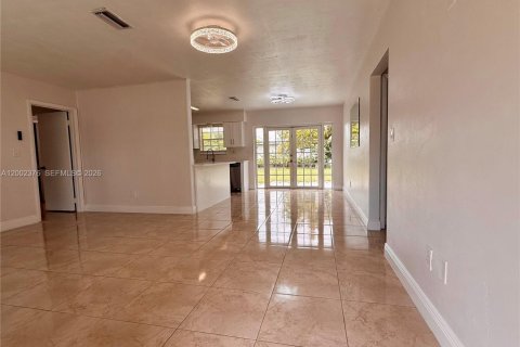 Снять в аренду виллу или дом в Холливуд, Флорида 3 спальни, 118.45м2, № 2066882 - фото 3