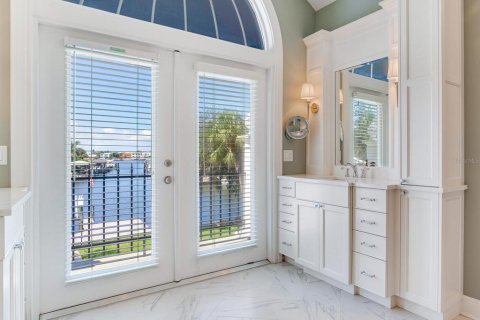 Casa en venta en Tampa, Florida, 5 dormitorios, 516.63 m2 № 1416009 - foto 30
