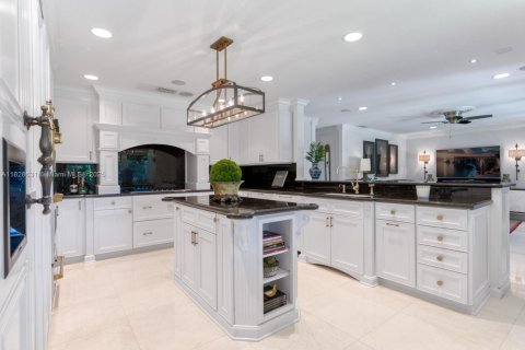 House in Palmetto Bay, Florida 6 bedrooms, 436.08 sq.m. № 2186868 - photo 25