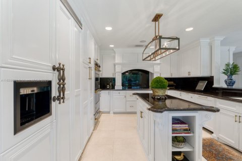 House in Palmetto Bay, Florida 6 bedrooms, 436.08 sq.m. № 2186868 - photo 23