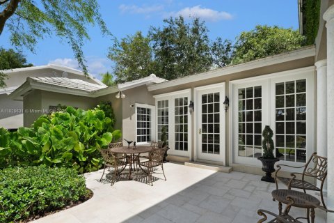 House in Palmetto Bay, Florida 6 bedrooms, 436.08 sq.m. № 2186868 - photo 12