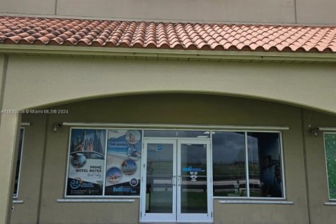 Commercial property in Miami, Florida № 1811544 - photo 1