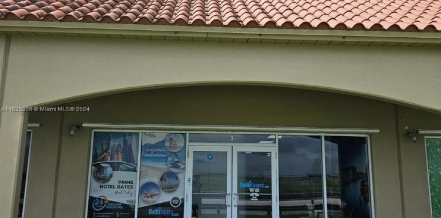 Commercial property in Miami, Florida № 1811544