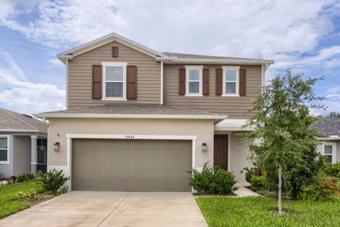 House in Zephyrhills, Florida 4 bedrooms, 195.75 sq.m. № 2284001
