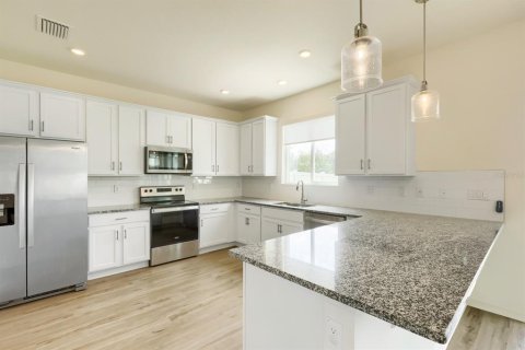 Villa ou maison à vendre à Zephyrhills, Floride: 4 chambres, 195.75 m2 № 2284001 - photo 12
