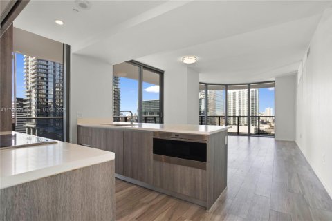 Condo in Miami, Florida, 3 bedrooms  № 1581542 - photo 1